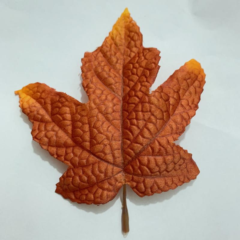 Single trumpet Maple Leaf