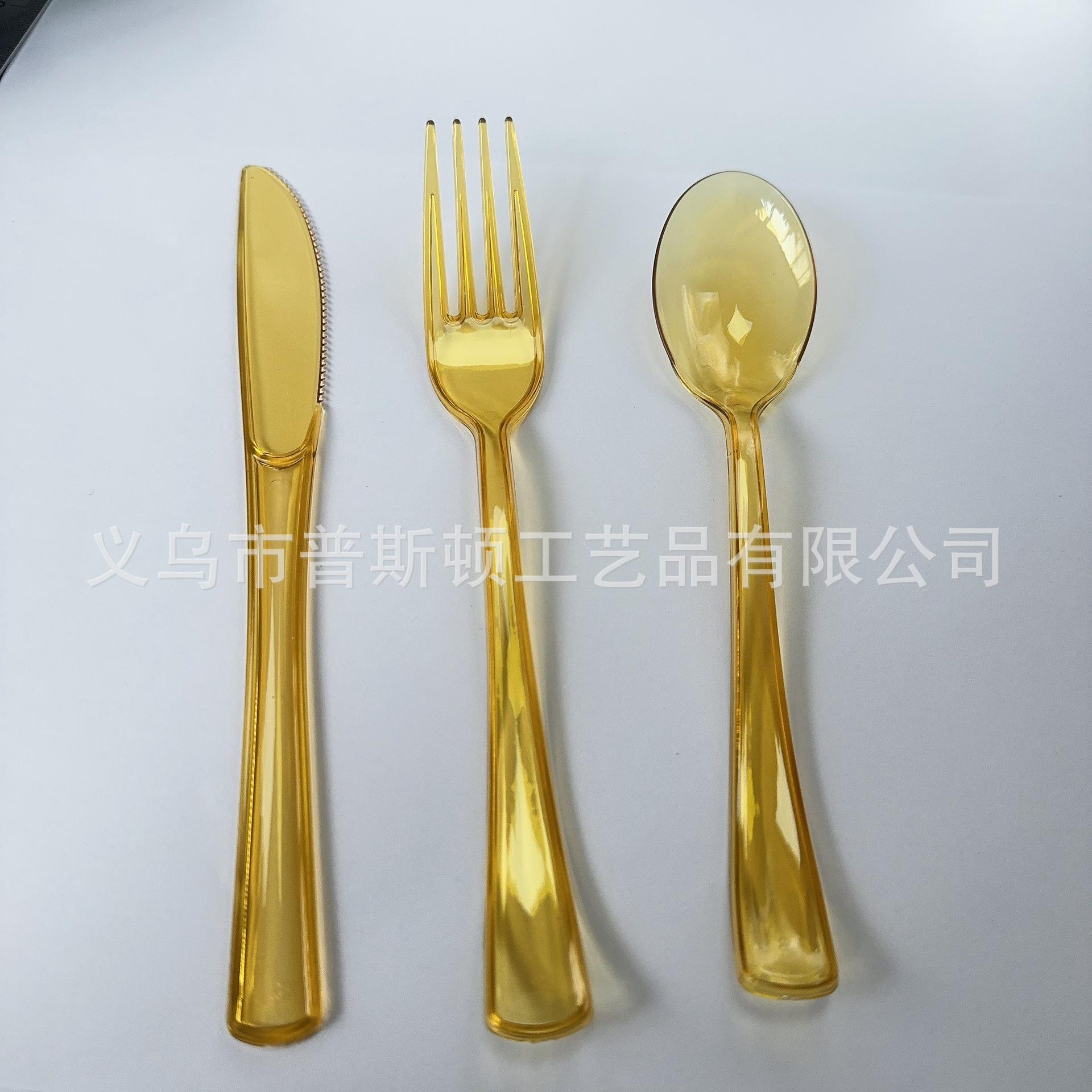 Bright orange (same color as cups and plates) / Spoon