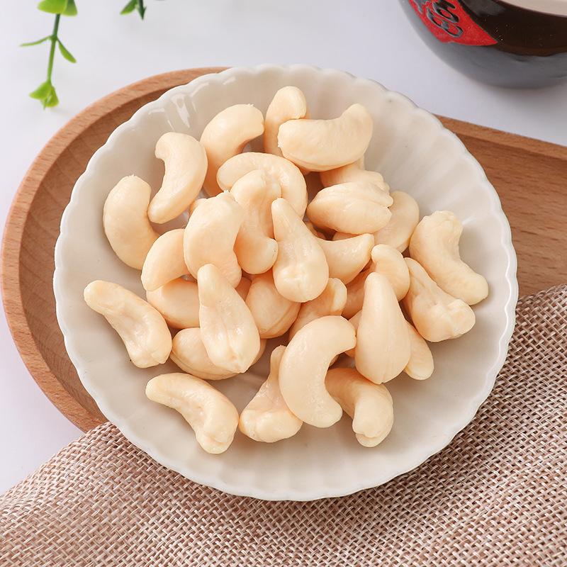 Buy by the gram / White cashew nuts