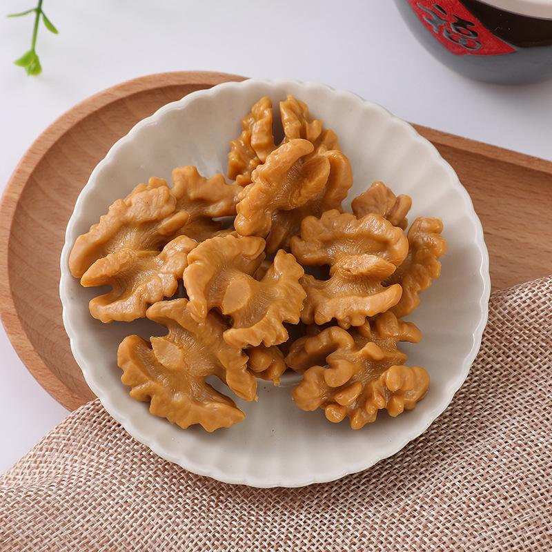 Buy by the gram / Walnut kernel