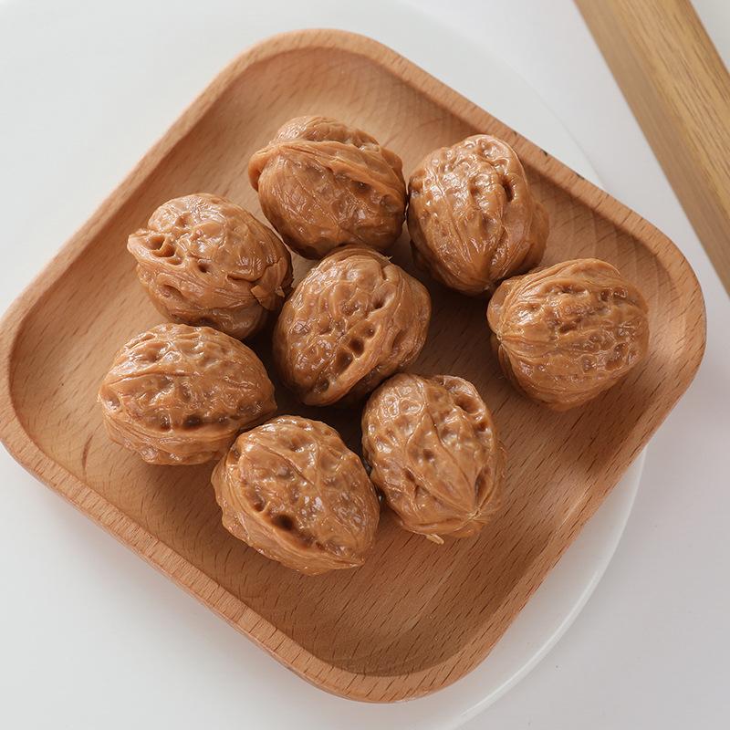 Buy by the gram / Walnut