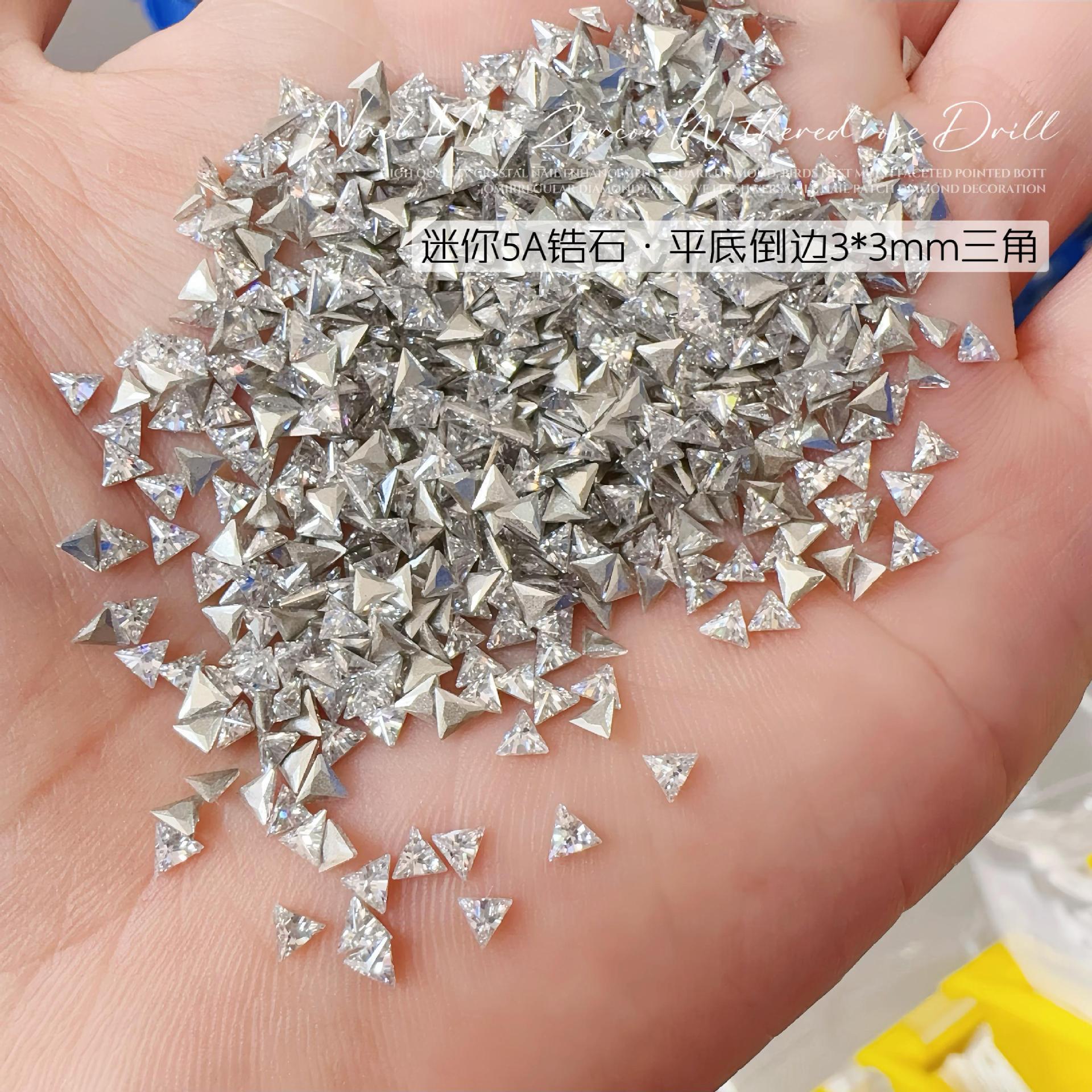 White flat bottom chamfered zircon [3*3mm triangle]